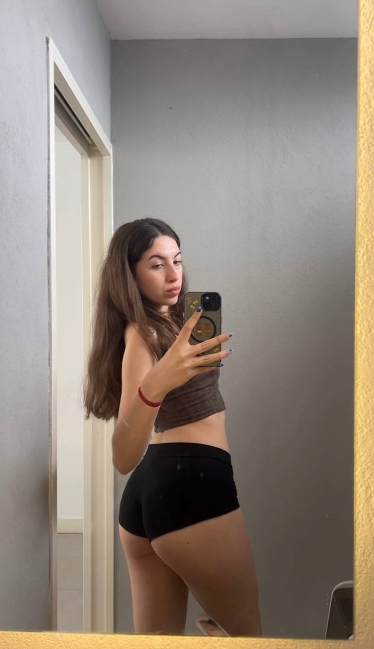 Amber in her underwear in Jaboatan dos Guararapis