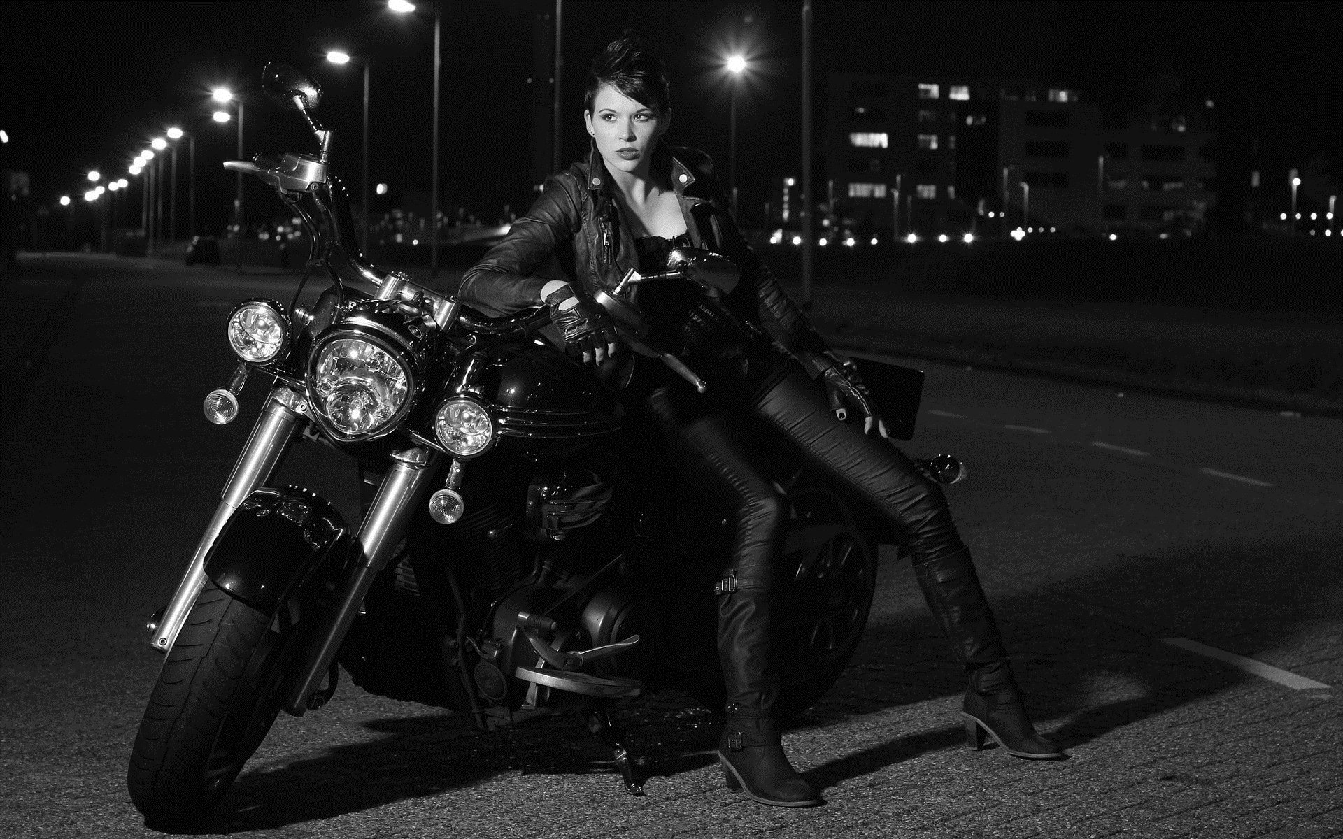 Photo Beautiful girls and motorcycles in Jaboatan dos Guararapis
