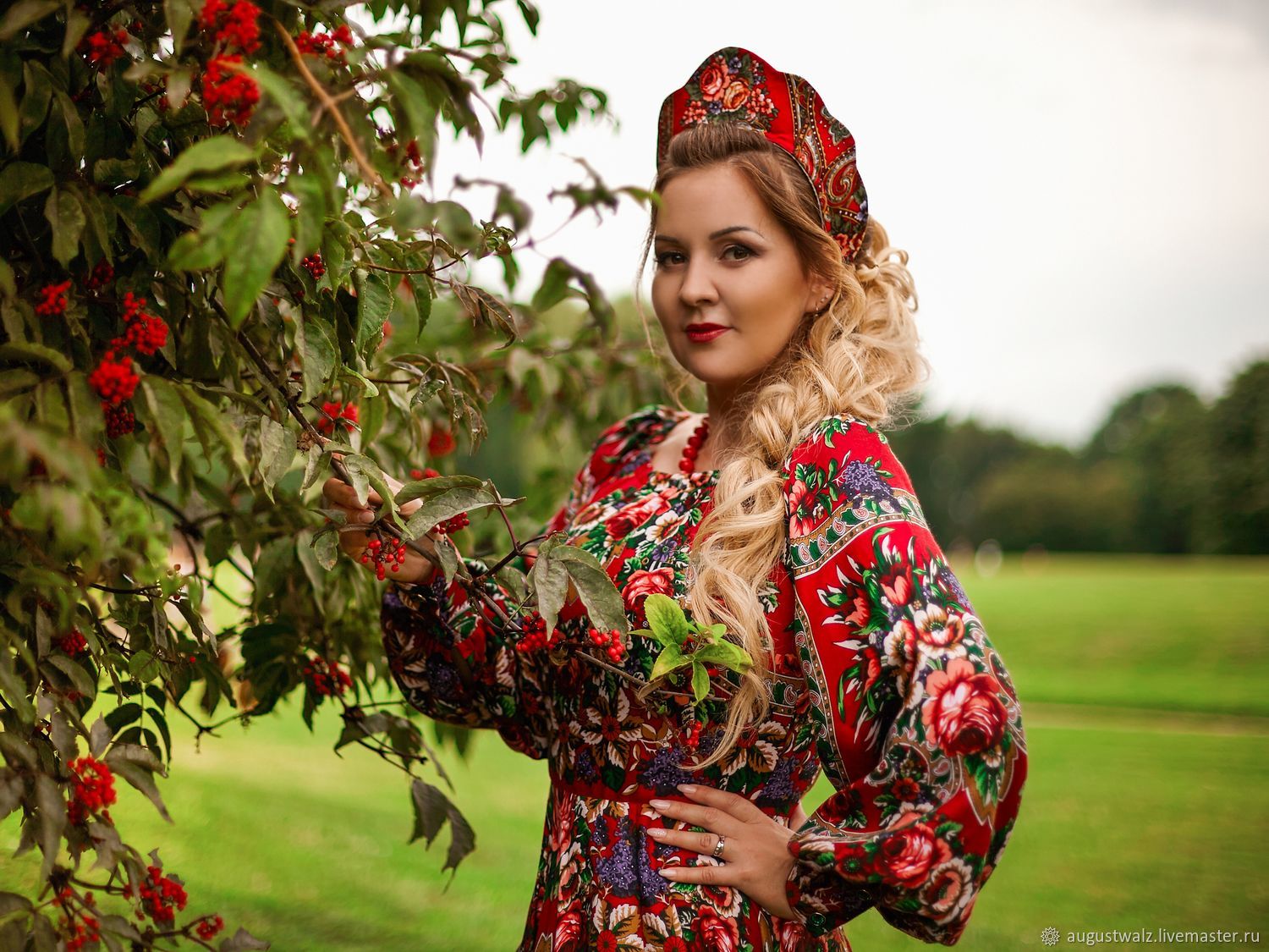 Women in Slavic costumes in Jaboatan dos Guararapis