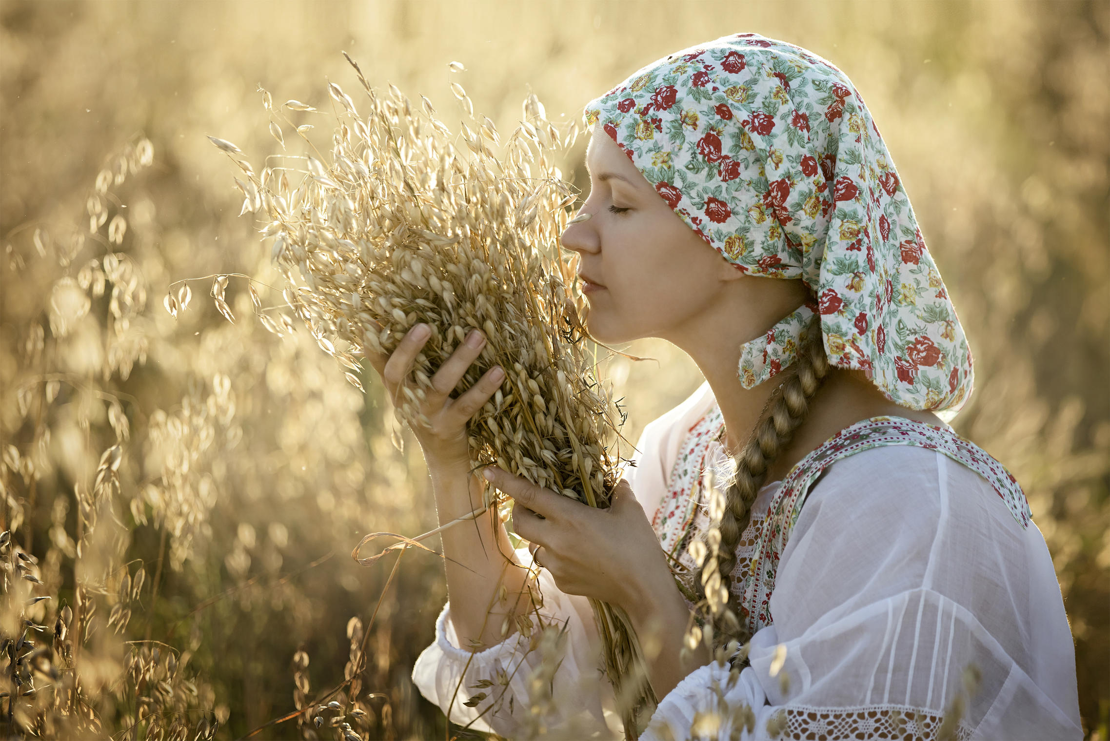 Photo Women in Slavic costumes in Jaboatan dos Guararapis