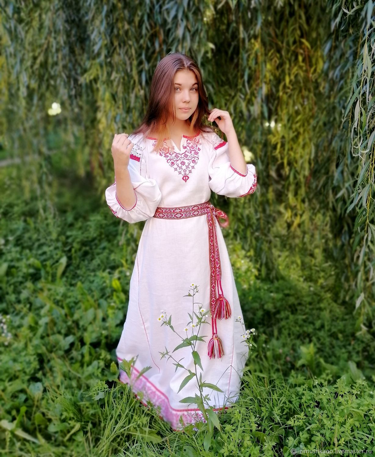 Girl Girls in Slavic costumes in Jaboatan dos Guararapis